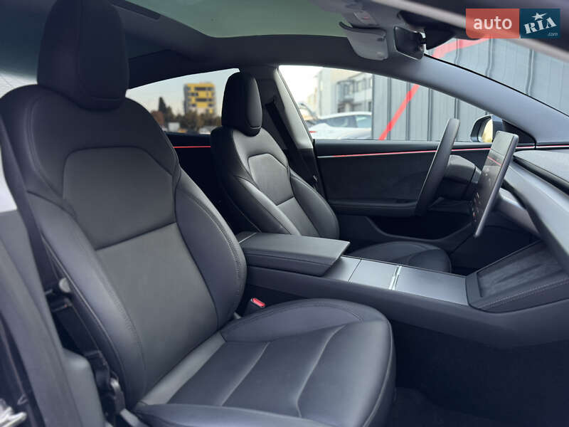 Седан Tesla Model 3 2024 в Луцке