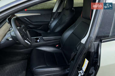 Седан Tesla Model 3 2022 в 