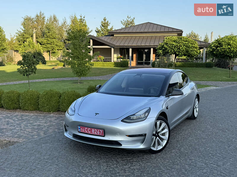 Седан Tesla Model 3 2018 в Львове