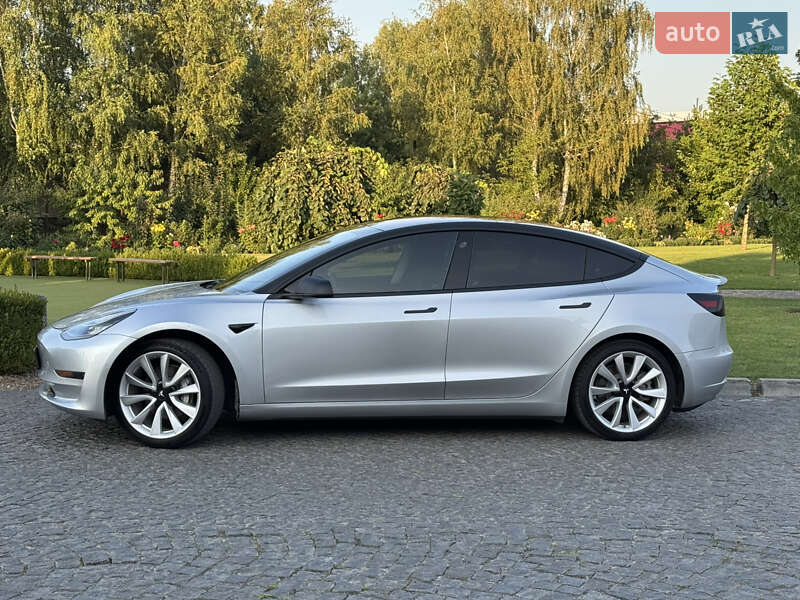 Седан Tesla Model 3 2018 в Львове