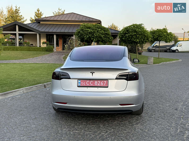 Седан Tesla Model 3 2018 в Львове