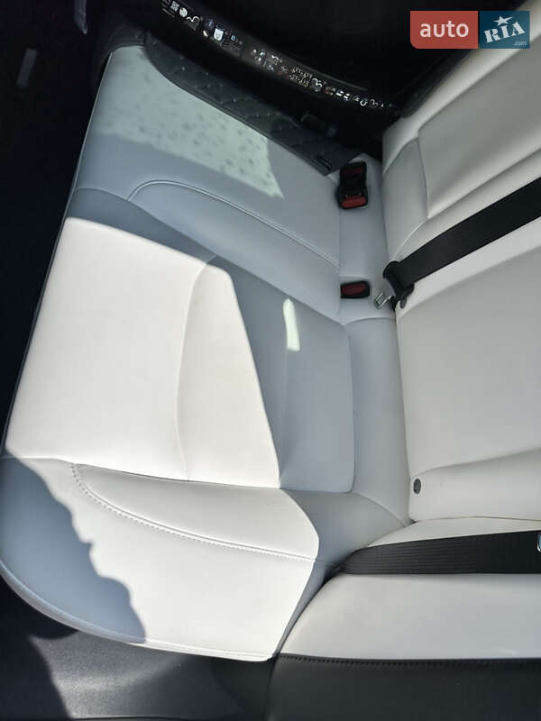 Седан Tesla Model 3 2022 в Полтаві