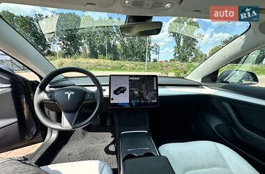 Седан Tesla Model 3 2022 в 