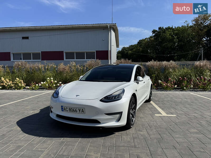 Седан Tesla Model 3 2020 в Луцке