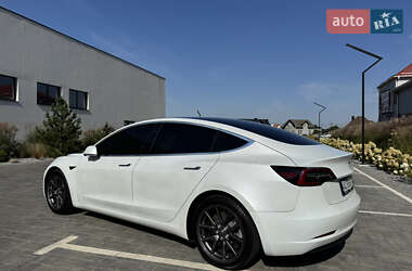 Седан Tesla Model 3 2020 в 