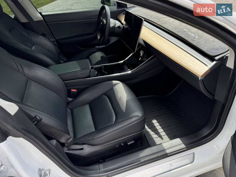 Седан Tesla Model 3 2020 в Луцке