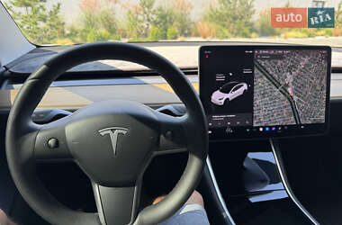 Седан Tesla Model 3 2020 в 