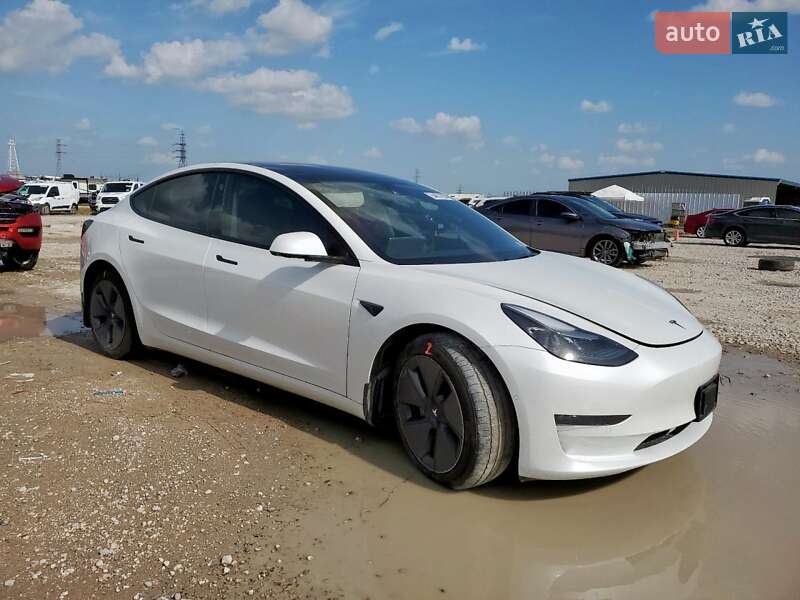 Седан Tesla Model 3 2022 в Києві