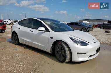 Седан Tesla Model 3 2022 в 