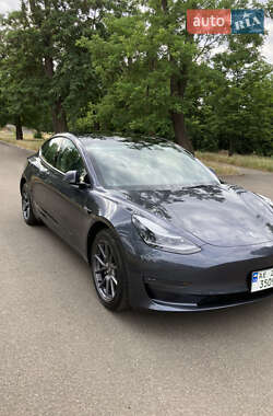 Седан Tesla Model 3 2022 в 