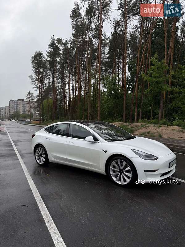 Седан Tesla Model 3 2019 в 