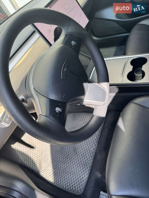 Седан Tesla Model 3 2023 в Житомирі