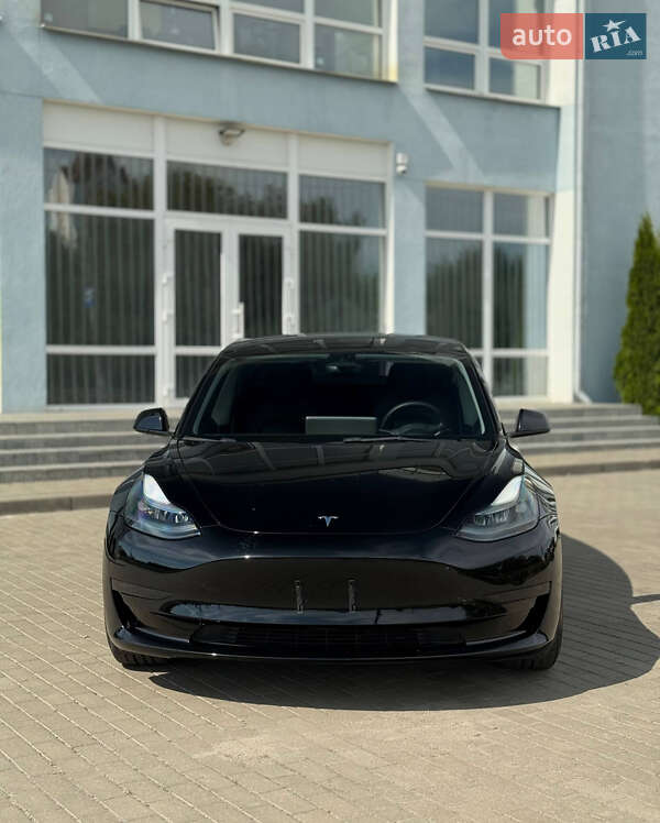 Седан Tesla Model 3 2023 в Житомирі
