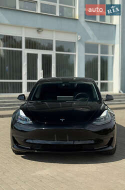 Седан Tesla Model 3 2023 в 