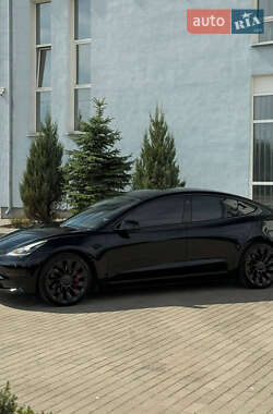 Седан Tesla Model 3 2023 в 