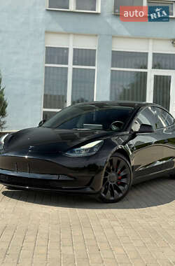 Седан Tesla Model 3 2023 в 