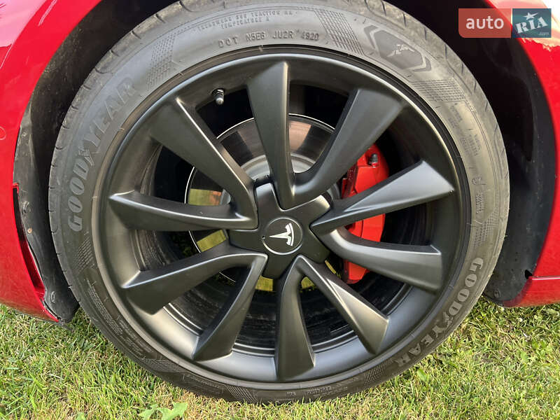 Седан Tesla Model 3 2018 в Львове