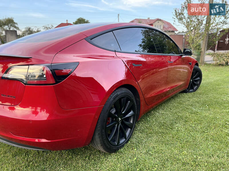 Седан Tesla Model 3 2018 в Львове