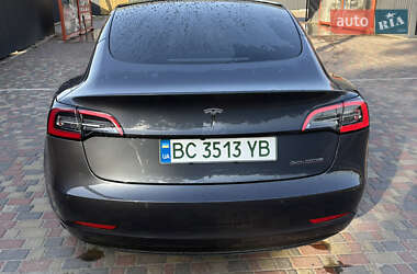 Седан Tesla Model 3 2022 в 