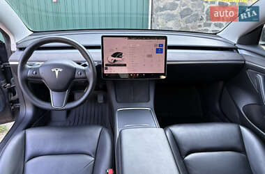 Седан Tesla Model 3 2022 в 