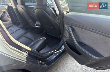 Седан Tesla Model 3 2022 в 