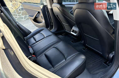 Седан Tesla Model 3 2022 в 
