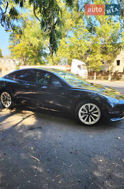 Седан Tesla Model 3 2020 в 