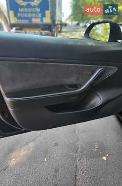 Седан Tesla Model 3 2020 в 