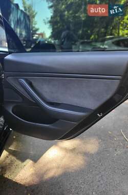 Седан Tesla Model 3 2020 в 