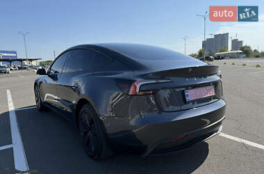 Седан Tesla Model 3 2024 в 
