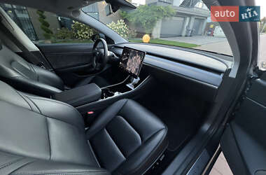 Седан Tesla Model 3 2019 в 