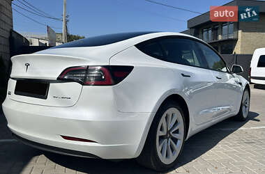 Седан Tesla Model 3 2022 в 