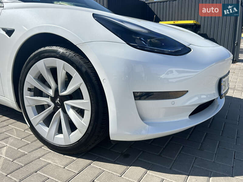 Седан Tesla Model 3 2022 в 