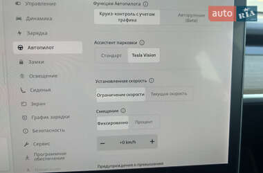 Седан Tesla Model 3 2022 в 