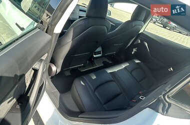 Седан Tesla Model 3 2022 в 