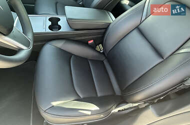 Седан Tesla Model 3 2022 в 