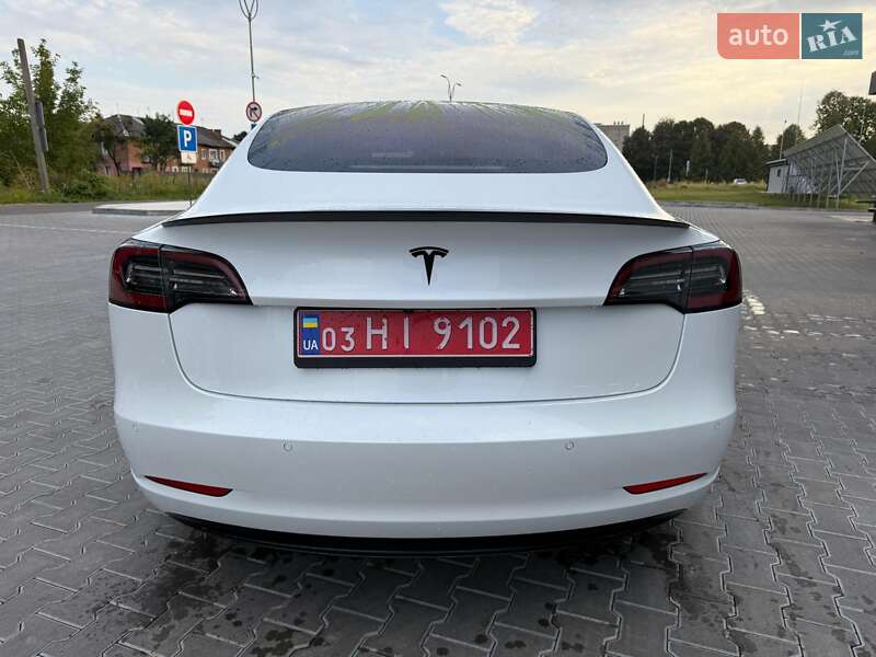Седан Tesla Model 3 2019 в Володимирі
