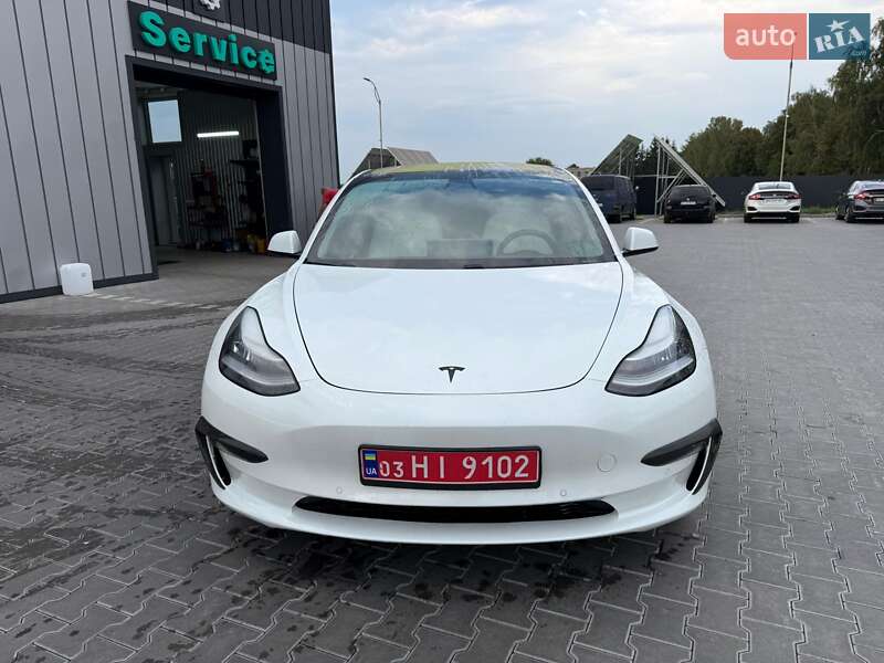 Седан Tesla Model 3 2019 в Володимирі