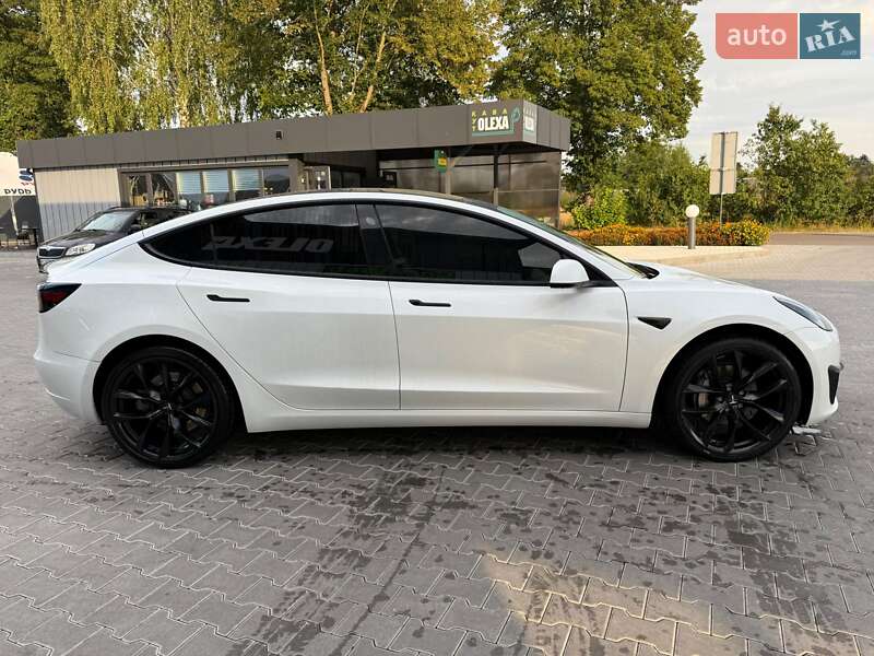 Седан Tesla Model 3 2019 в Володимирі