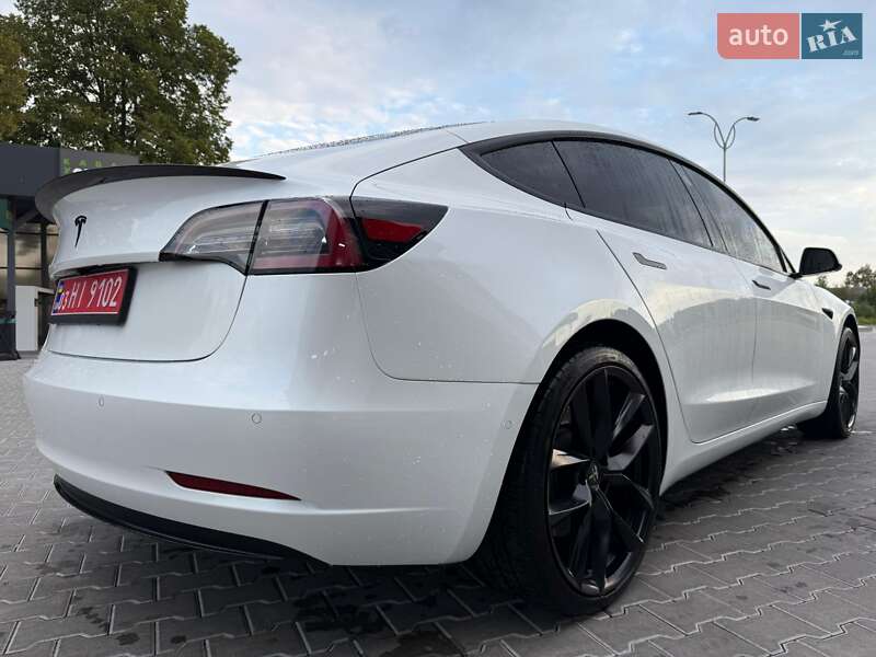 Седан Tesla Model 3 2019 в Володимирі