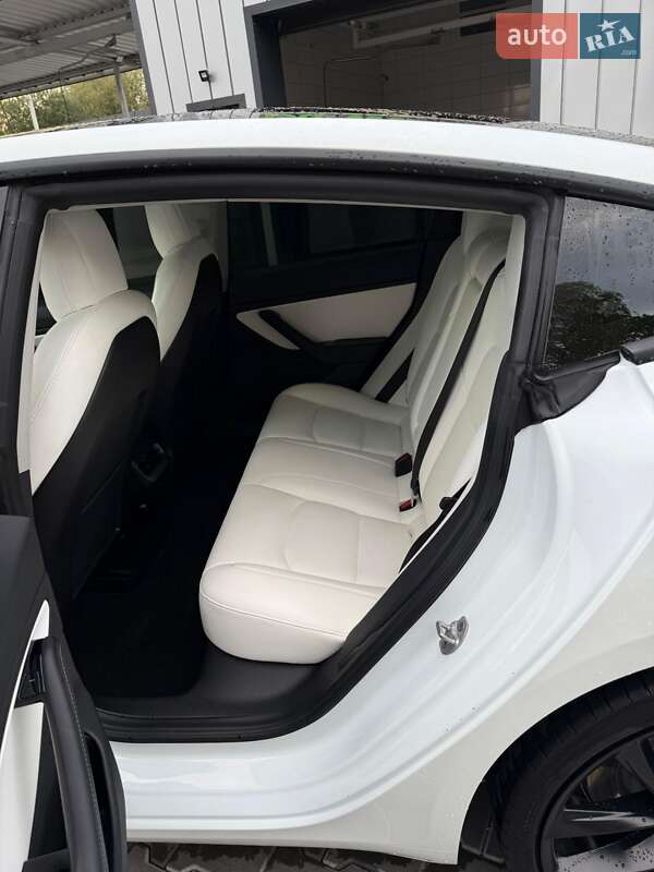 Седан Tesla Model 3 2019 в Володимирі