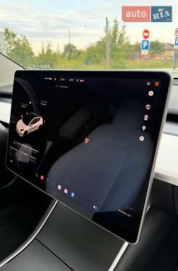 Седан Tesla Model 3 2019 в 