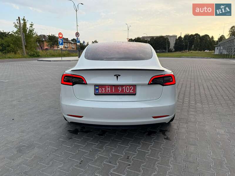 Седан Tesla Model 3 2019 в Володимирі