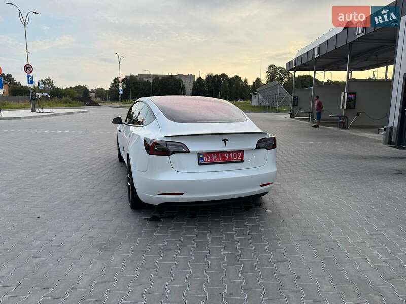 Седан Tesla Model 3 2019 в Володимирі