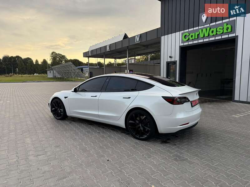 Седан Tesla Model 3 2019 в Володимирі
