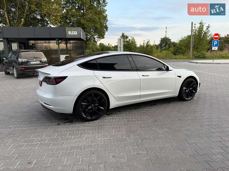 Седан Tesla Model 3 2019 в Володимирі