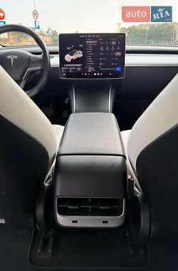 Седан Tesla Model 3 2019 в 