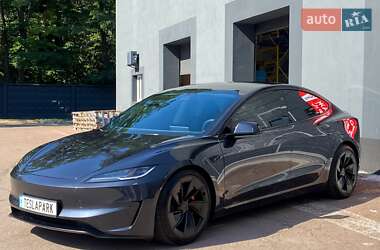 Седан Tesla Model 3 2024 в 