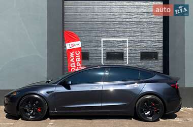 Седан Tesla Model 3 2024 в 