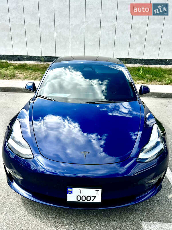 Седан Tesla Model 3 2019 в Киеве